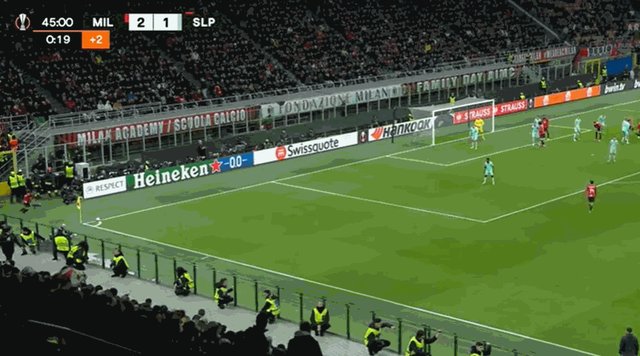 【欧联】吉鲁建功，米兰4-2十人布拉格斯拉维亚