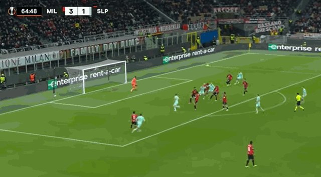 【欧联】吉鲁建功，米兰4-2十人布拉格斯拉维亚