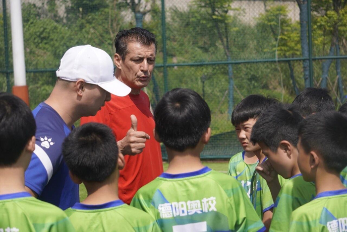 挑战川超群雄！德阳队亮出“国际牌”：西班牙名帅尼诺出任技术顾问